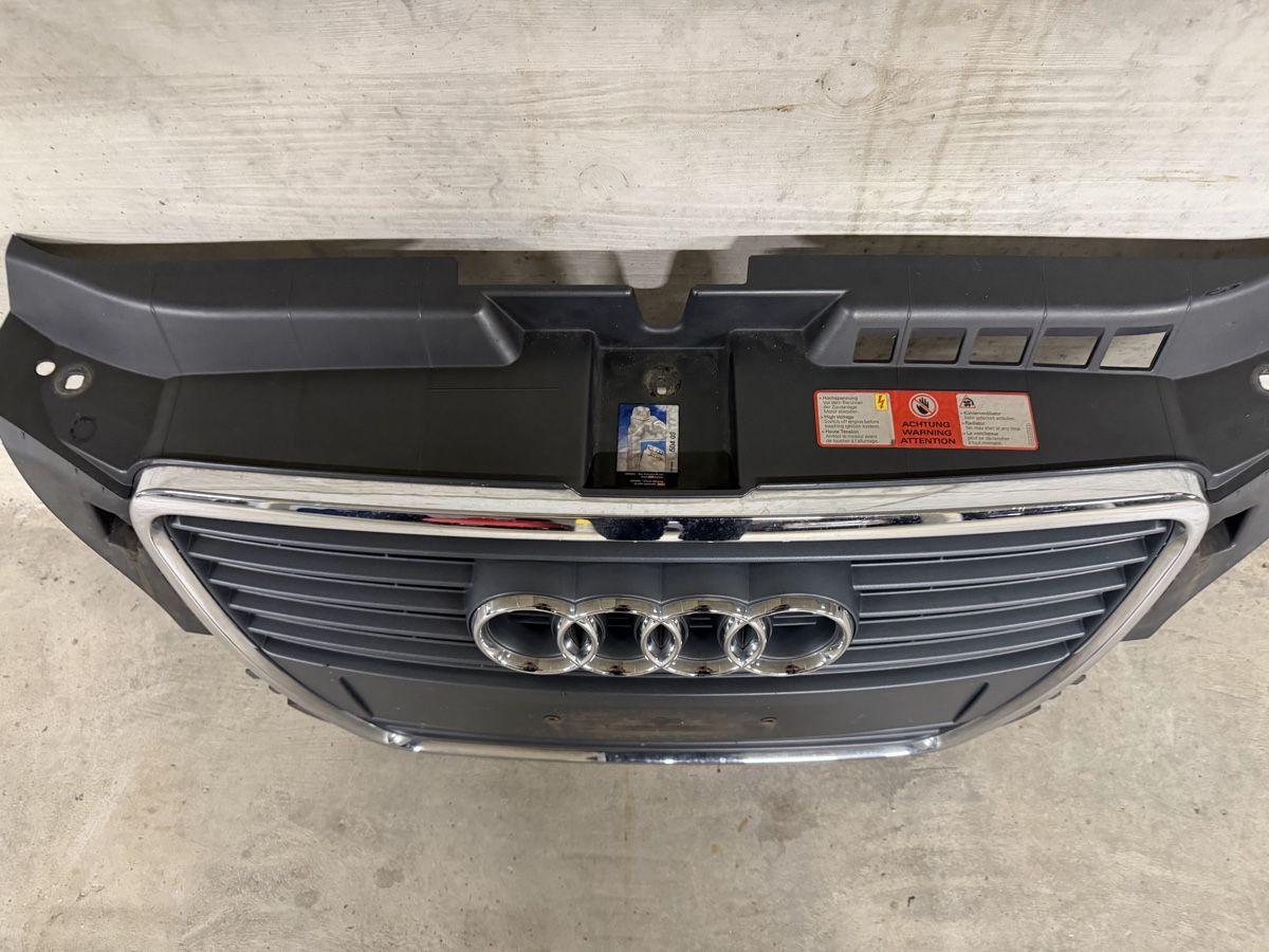 Audi Tutti pezzi di ricambio auto: Original Audi A3 8P Facelift Kühlergrill – Usato da Nürensdorf venduto da ale_7ktd 1