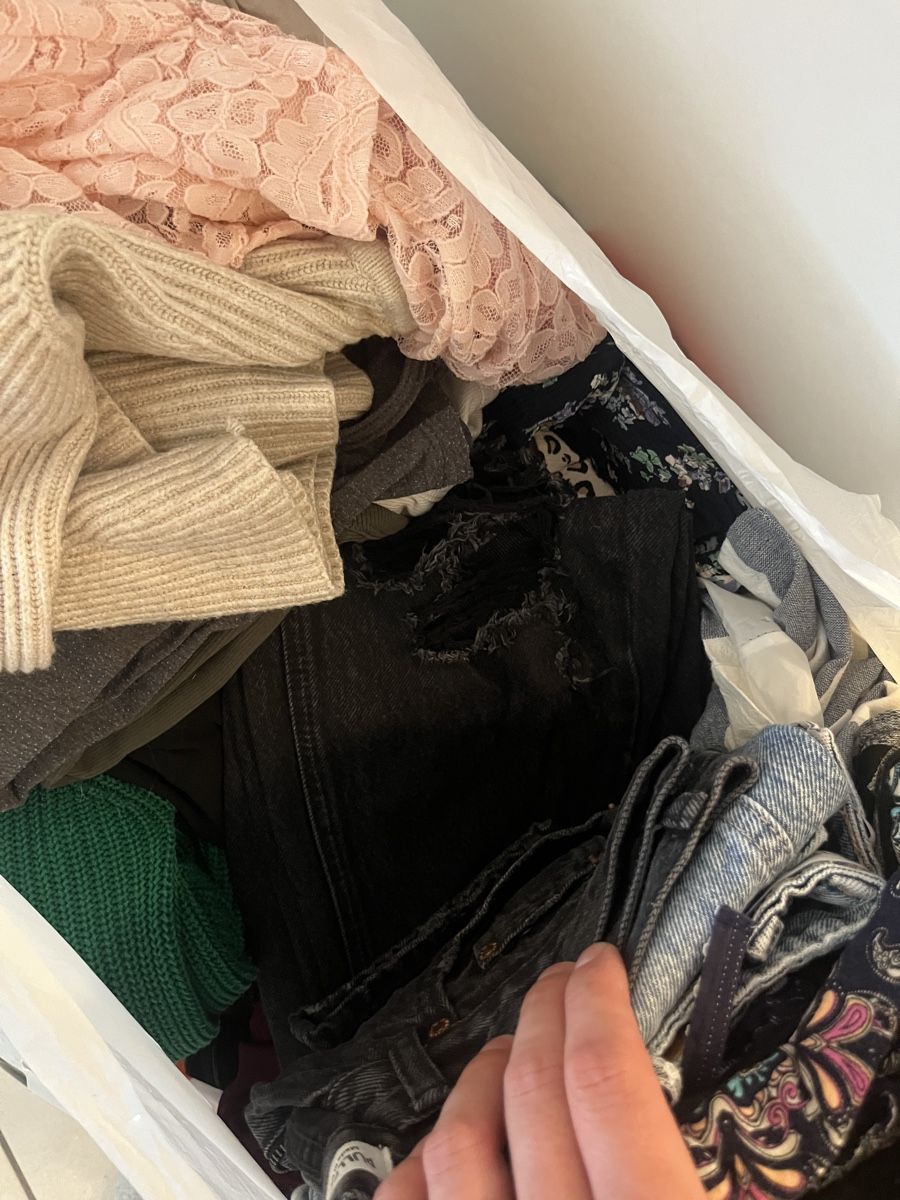 Lots de vêtements: Damenkleider 14kg M- L – D'occasion à Oftringen par PhilBraMan 2