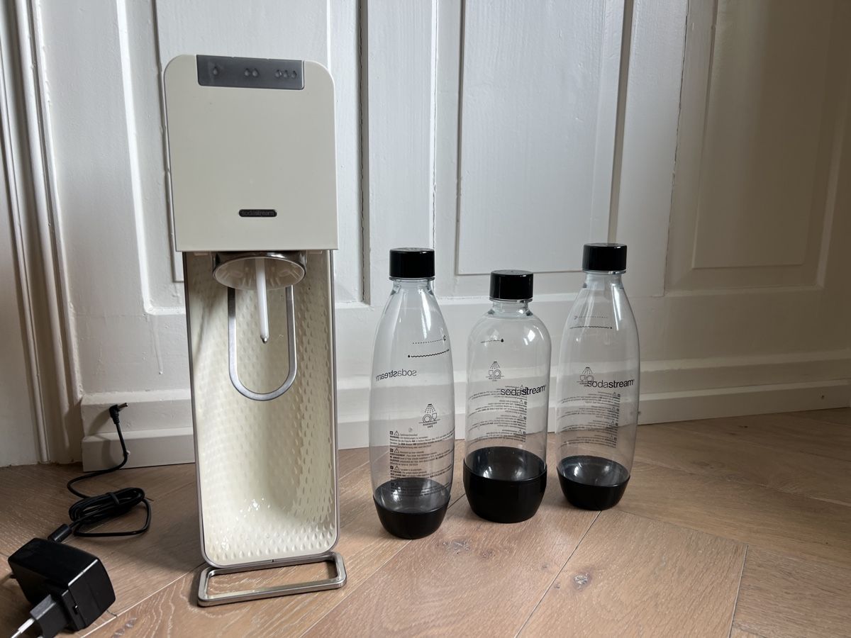 Sodastream Elettrodomestici da cucina: SodaStream Wassersprudler mit 3 Flaschen – Usato da Zürich venduto da Mirouch 2