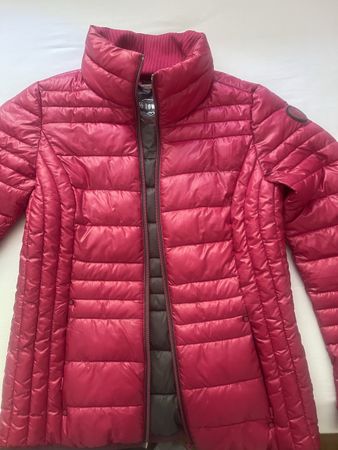 Neue, leichte Daunenjacke, Grösse 38, Farbe Pink!