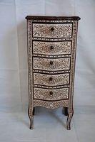 Meuble commode nacrée  de style Louis XV.