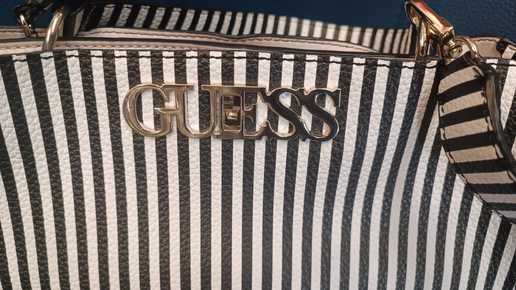 Borse da donna: Guess Handtasche 35x30cm Zebra – Usato da Reiden venduto da Zofi-Brocki 1