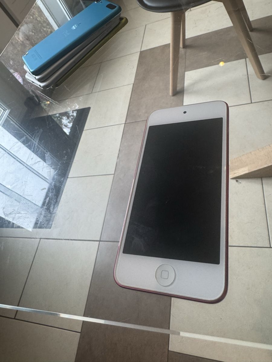 Apple Lecteur media portable: iPod touch  – Défectueux à Biel/Bienne par Baol1 1