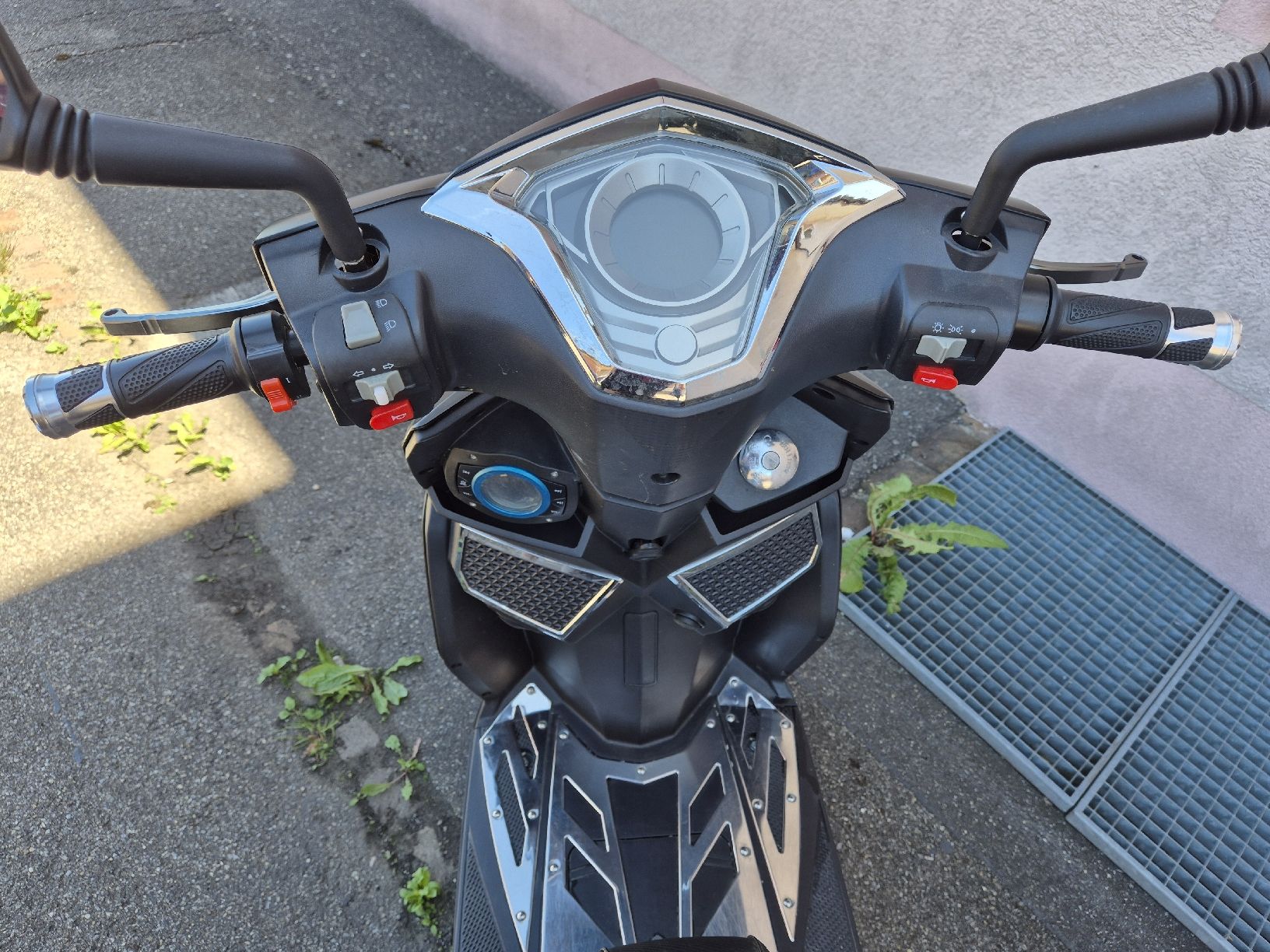 Strada: Elektroroller XINRI Hawk, L800, schwarz  – Usato da Balterswil venduto da ann_zr6r 3