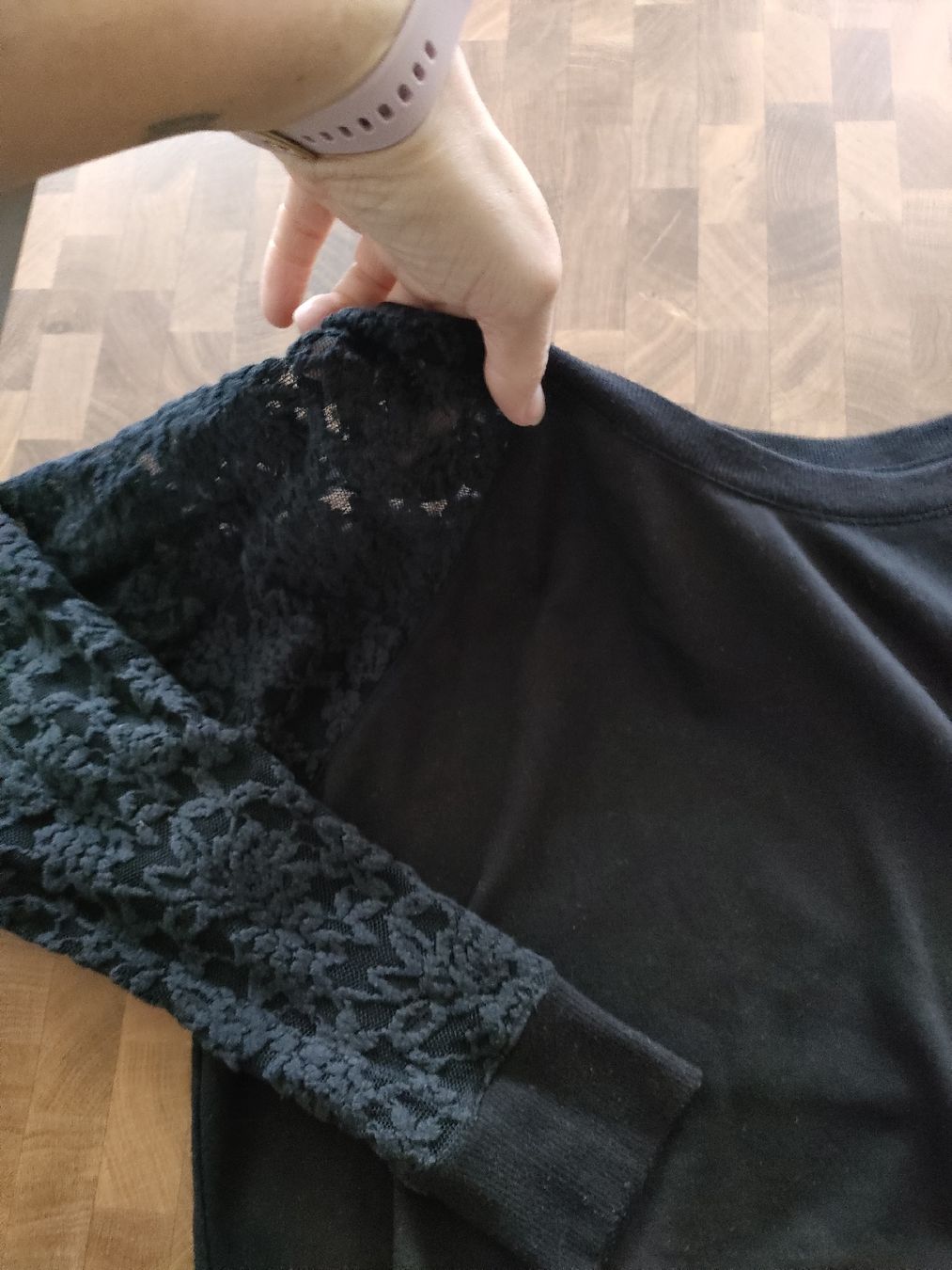 Guess Pullover & Sweatshirts: Pullover – Gebraucht aus Oberengstringen von ina_5xrj 1