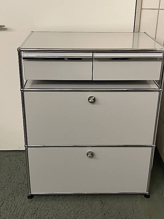 USM Kommoden: USM Haller Sideboard Lichtgrau – Gebraucht aus Dietikon von Kumar_Occasionen
