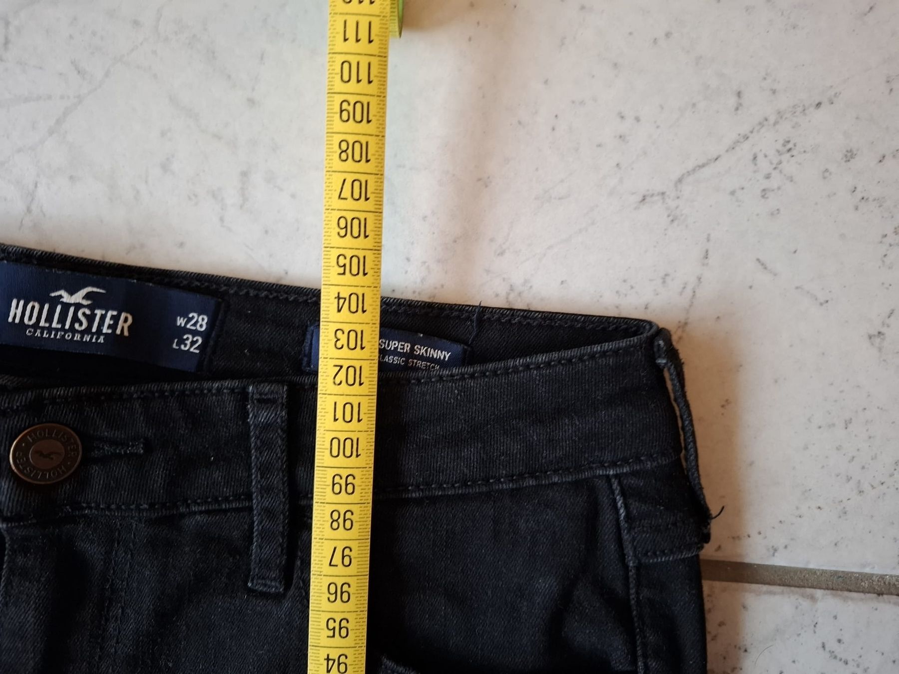 Hollister Jeans: Hollister Jeans schwarz – Usato da Rafz venduto da Isidorro1 2