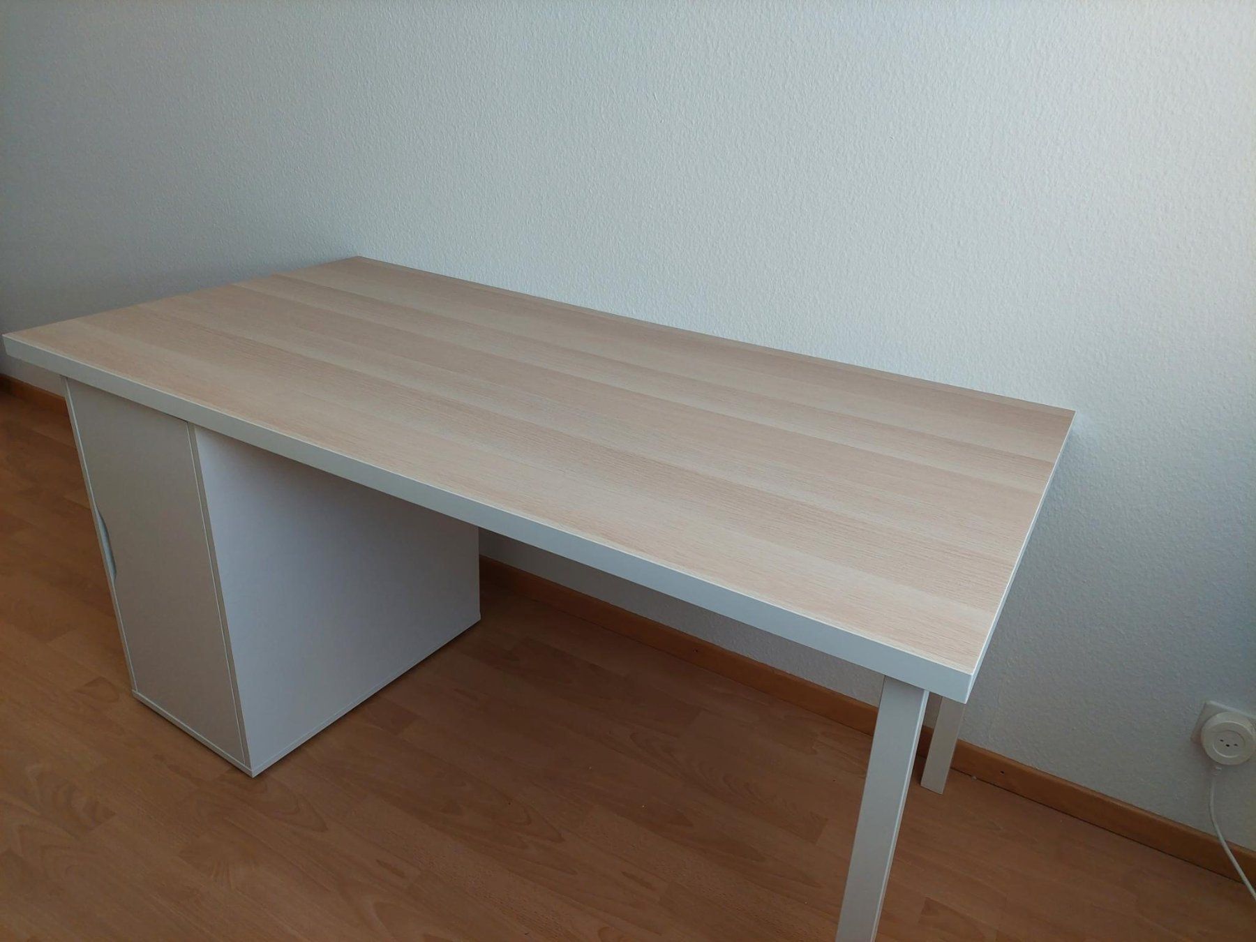 Ikea Scrivanie: Schreibtisch – Usato da Konolfingen venduto da fra_sw9j 3