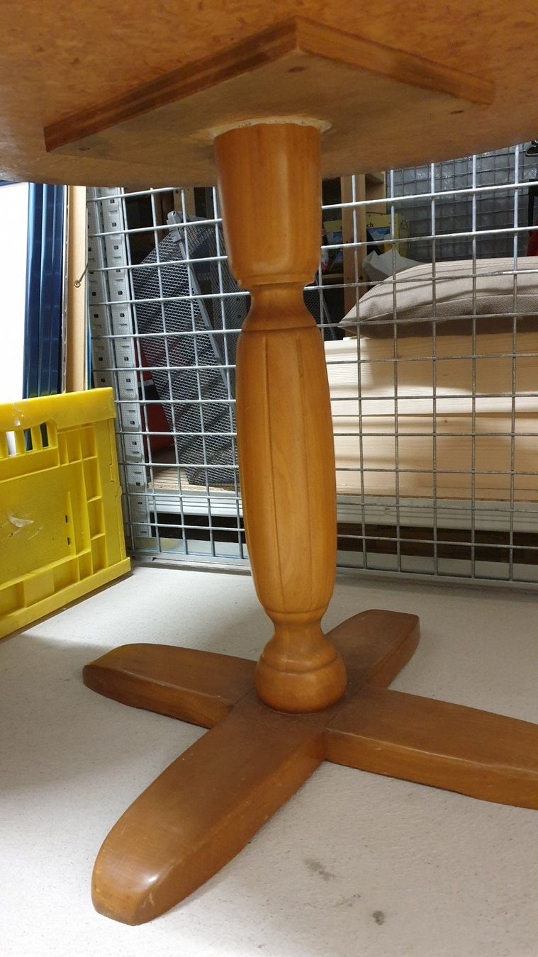 Tavoli: Alter Beistelltisch – Usato da Hausen am Albis venduto da g.sidler 2