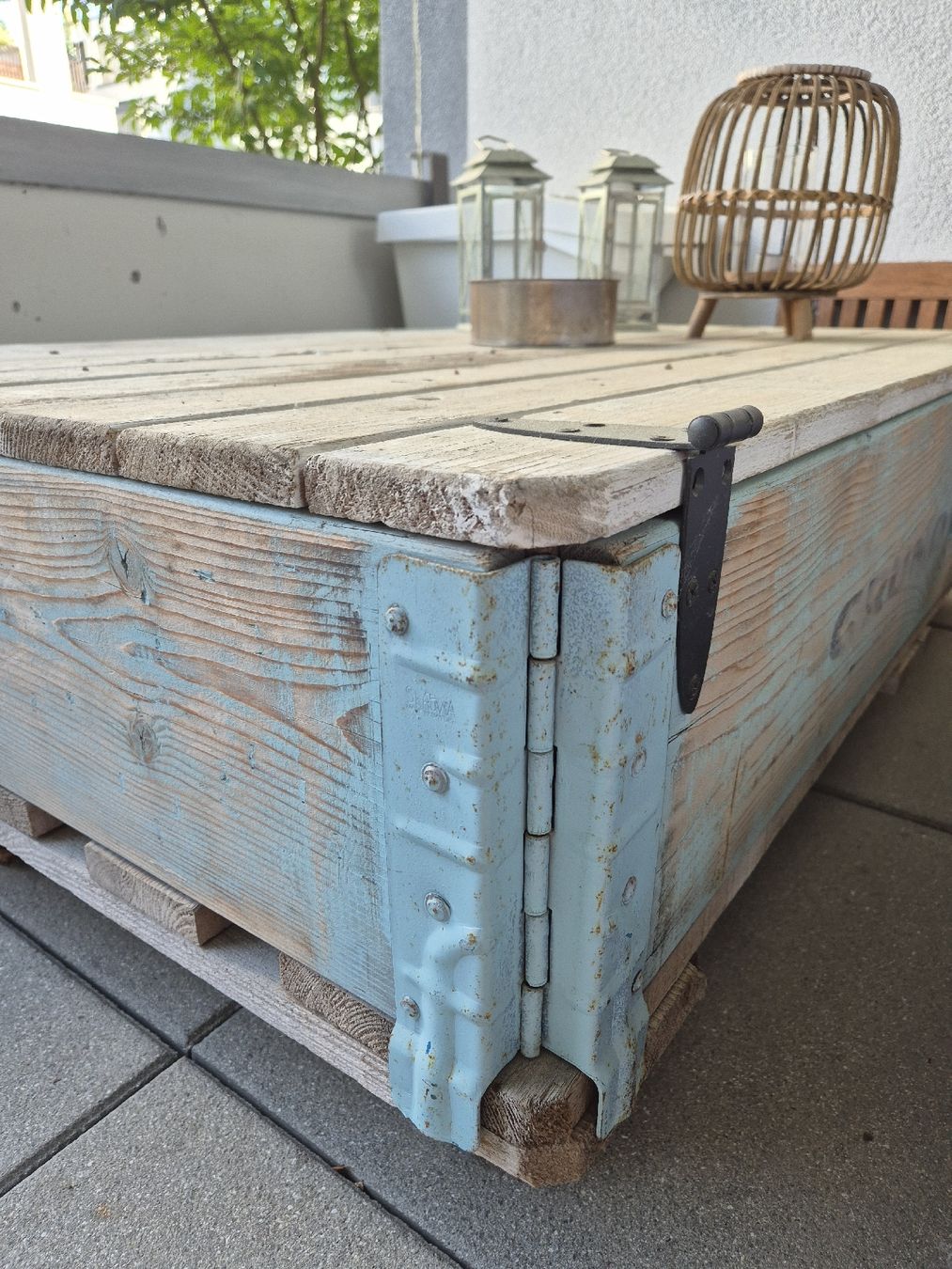 Tavoli: Pallet table with wheels and storage – Usato da Lenzburg venduto da wojcikar 1
