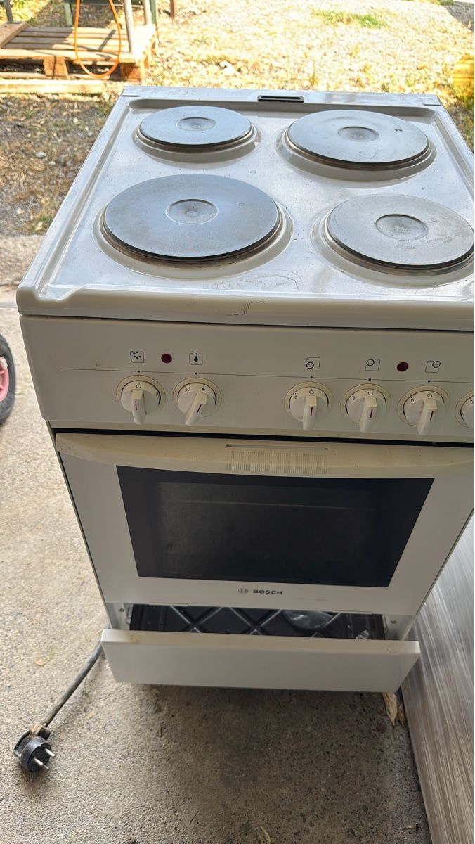 Bosch Appareils de cuisine: Bosch Backofen mit kochfeld  – D'occasion à Uetikon am See par qwertzuiop2