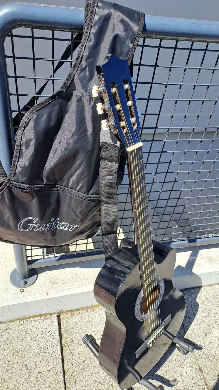 Musikinstrumente: Gitarre Akustik schwarz mit Tasche gebraucht – Gebraucht aus Etziken von kre_c6vd 1