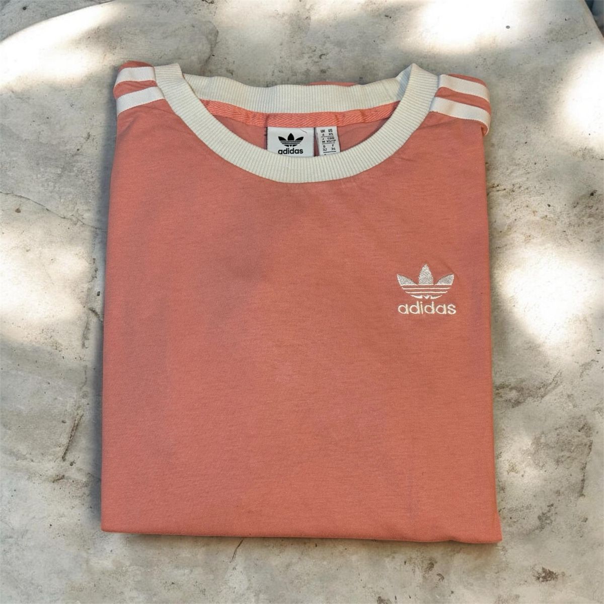 Adidas T-shirt: T-shirt Adidas Original – Nuovo (secondo la descrizione) da Châtel-St-Denis venduto da Montclair_Swiss
