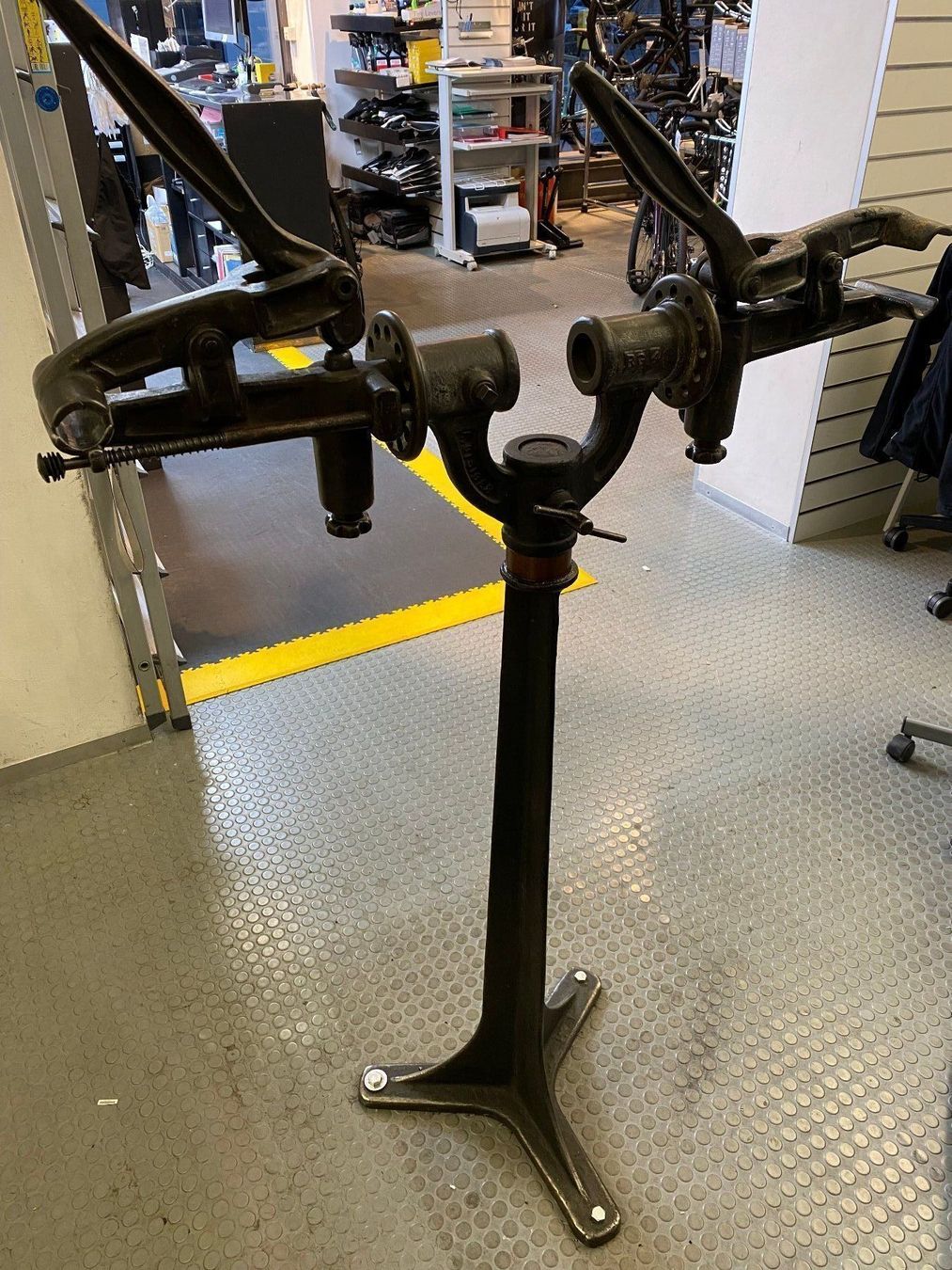 Cavalletti per biciclette: Velomontageständer – Usato da Zürich venduto da Velofabrik01