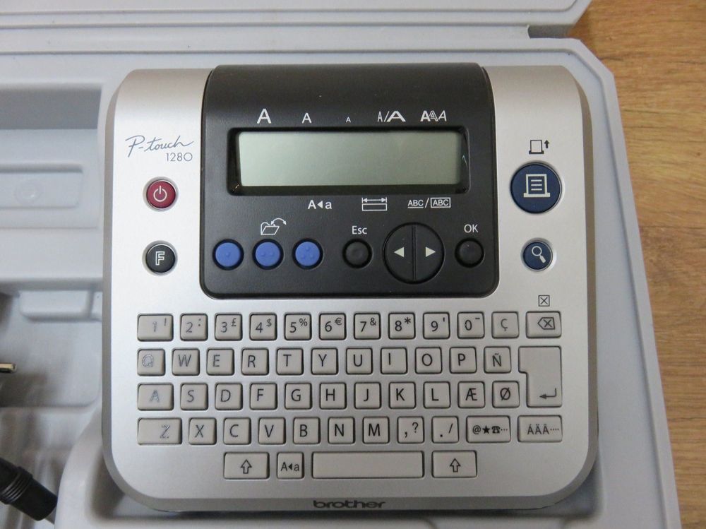 Brother PT-D410 Beschriftungsgerät für das Homeoffice und Büro weiß