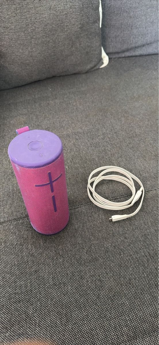 Ultimate Ears Lautsprecher: UE Boom 3 violet - câble inclus – Gebraucht aus Martigny von raaff06