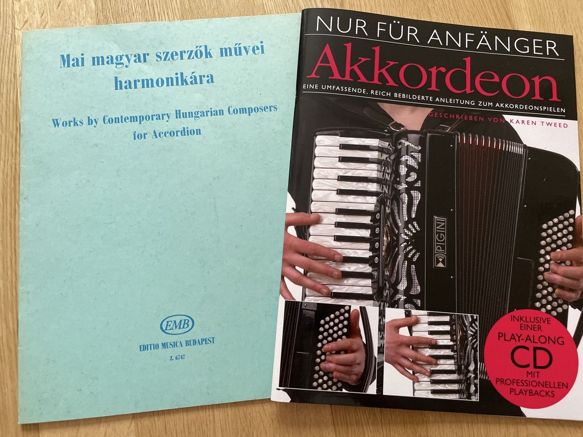 Libri: 2 Akkordeon Notenbücher ohne CD – Nuovo (secondo la descrizione) da Rüfenacht BE venduto da Edinas_shop