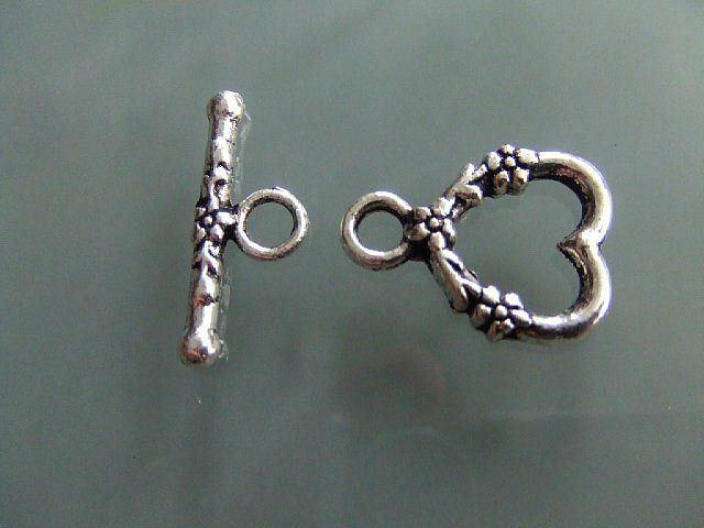 Perle (finte): 3 Stab Verschluss Herz Metall 20mm lang – Nuovo (secondo la descrizione) da Alpnachstad venduto da perlengaby