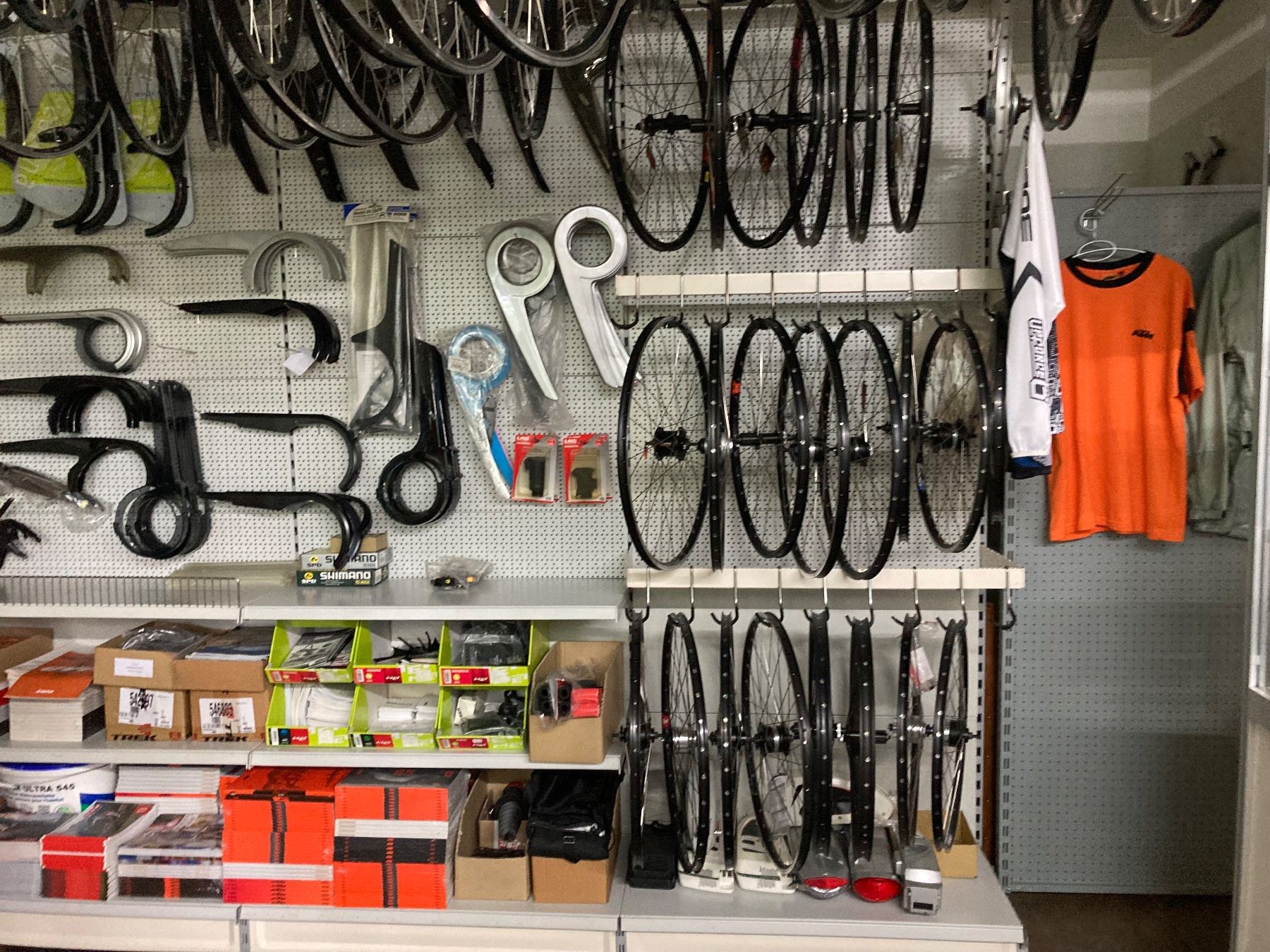 Regale: Verkaufsregal aus Velofachgeschäft – Gebraucht aus Oberlunkhofen von smaug03 6