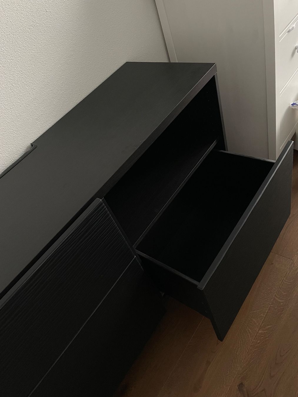 Ikea TV Möbel: Besta Sideboard schwarz mit Schubladen – Gebraucht aus Urdorf von sel_5kf5 2