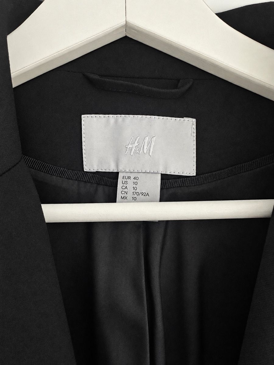 H&M Jacken: Schwarzer Blazer von H&M, Grösse 40 – Gebraucht aus Emmenbrücke von MNE98 2