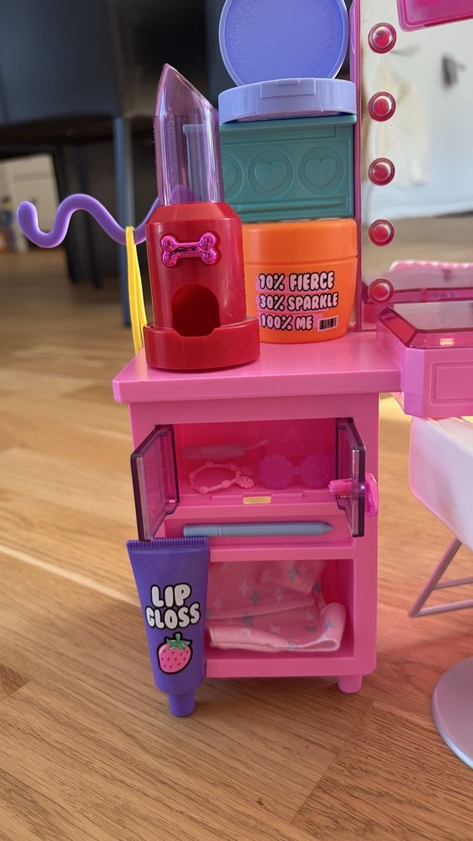Spielzeuge: Barbie Extra Schminktisch – Gebraucht aus Altdorf UR von mede11 1