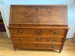 Original Biedermeier-Sekretär aus Nussbaum (ca. 1830–1850)
