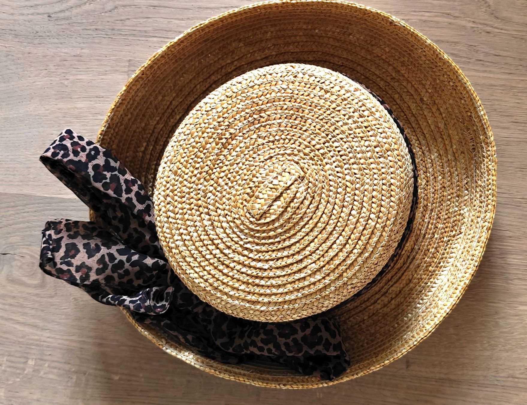 Chapeaux, bonnets & casquettes: Damen Hut, one size, white Stroh – D'occasion à Zürich par ElizavetaT