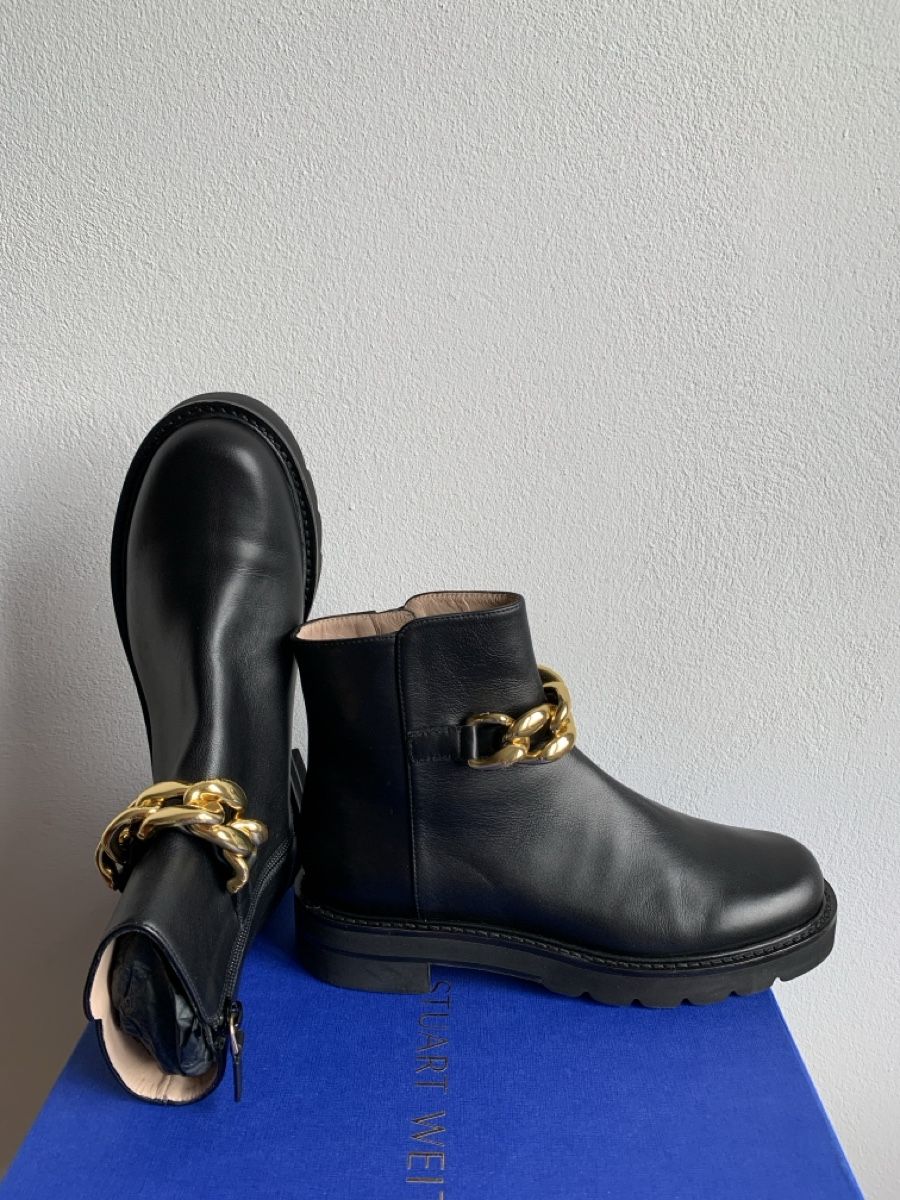 Stuart Weitzman Scarpe da donna: Stuart Weitzman: Schwarze Stiefeletten mit dicker Goldkette – Nuovo (secondo la descrizione) da Luzern venduto da designluzern 3