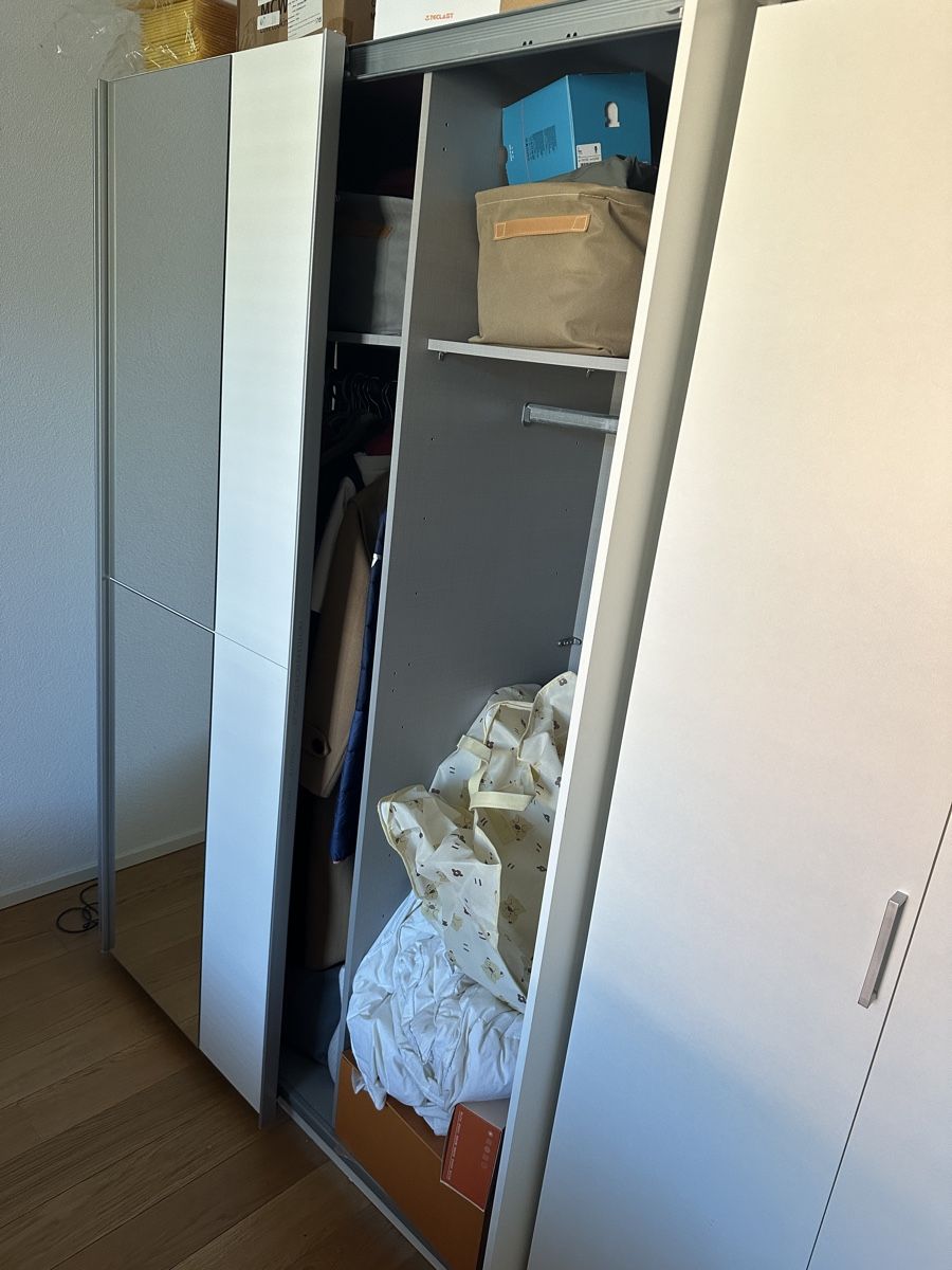 Garderobe: White Wardrobe with Sliding Mirror Doors – Gebraucht aus Gattikon von Sarahs_Schatzkammer 2