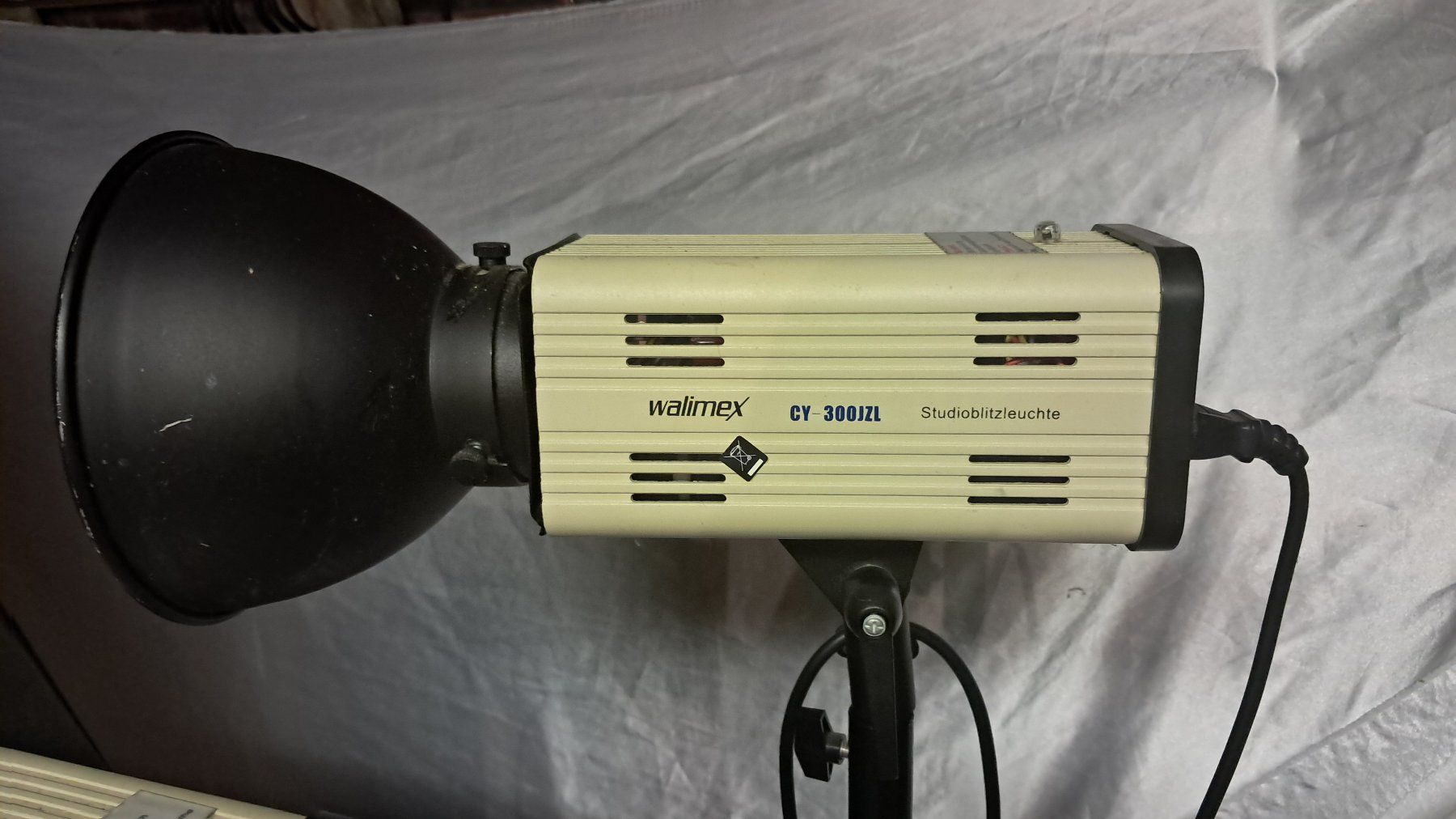 Walimex Flash: Walimex 3 Studioblitzleuchten und Softbox groß und Stative – Usato da Uerikon venduto da Jeanne04 3