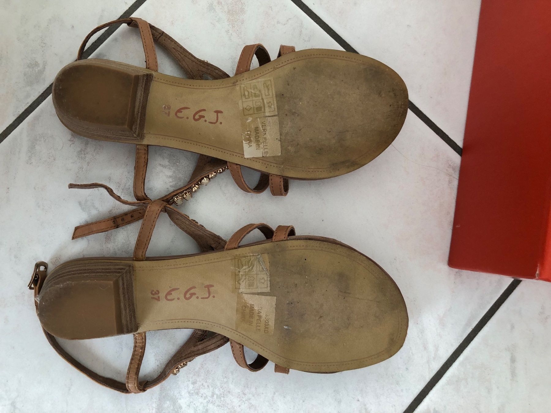 Scarpe da donna: Neue chicke Sandalen – Nuovo (secondo la descrizione) da Solothurn venduto da Congela 2