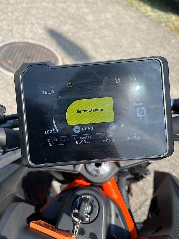 KTM Strada: KTM 390 Duke 2024 Top-Zustand – Usato da Jona venduto da Reezah 3