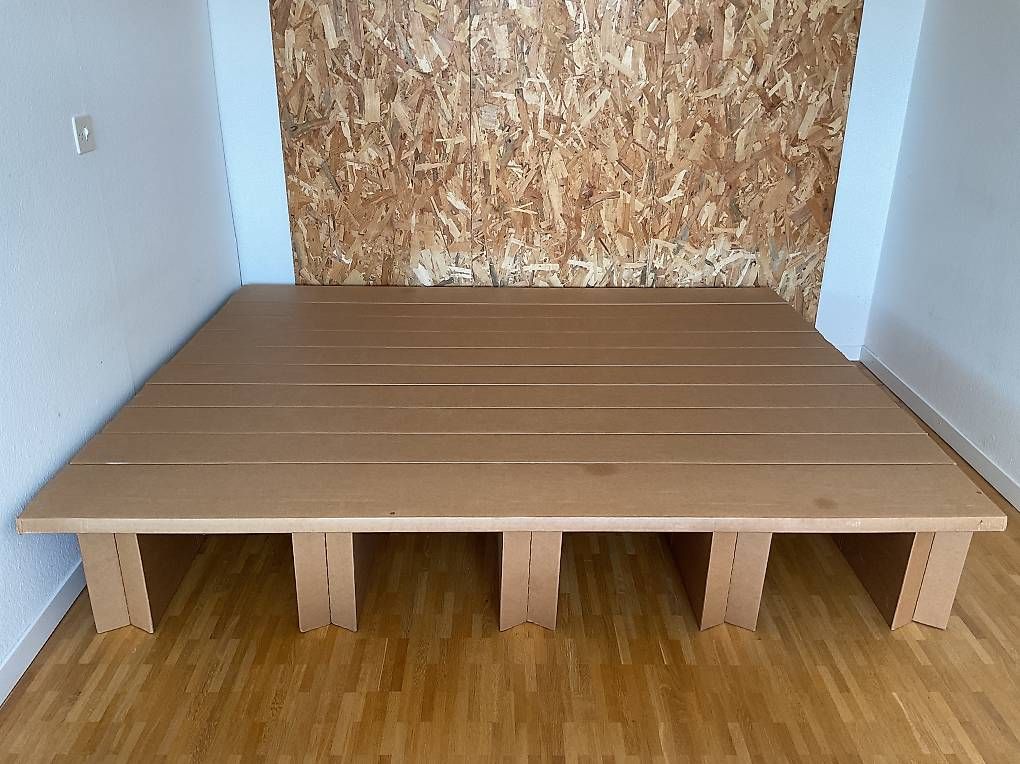 Letti: Kartonbett // Lit en carton // Cardboard Bed – Usato da Cologny venduto da els_tvj8 2