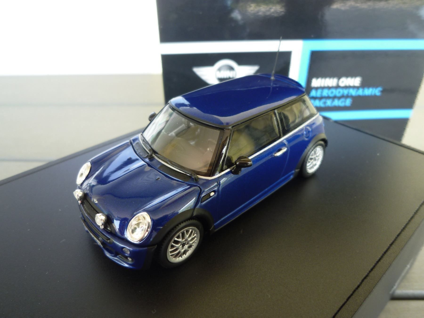 Minichamps Modellini d'auto: Mini One Aerodynamic Package – Nuovo e nell'imballaggio originale da Flawil venduto da Imperiosud 2