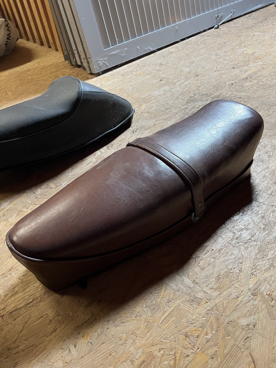 Vespa Alle Rollerersatzteile: Vespa 50 spezial Sitzbank – Gebraucht aus Binningen von Giusi. 1