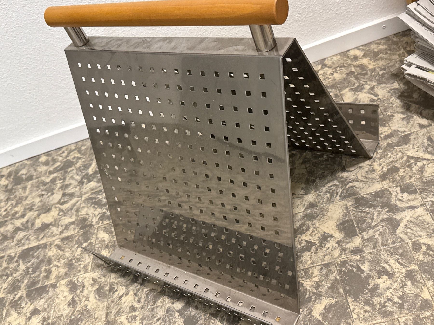 Altro per la casa: Chromstahl Zeitungsständer – Usato da Amriswil venduto da used2use 2