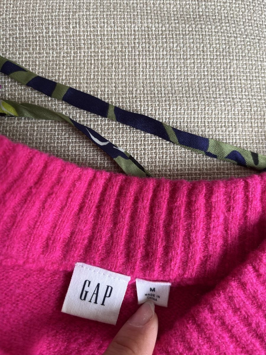 Gap Maglioni & Felpe: GAP V-Neck Sweater in Fuchsia, Size M – Usato da Mies venduto da nic_yk5d 5
