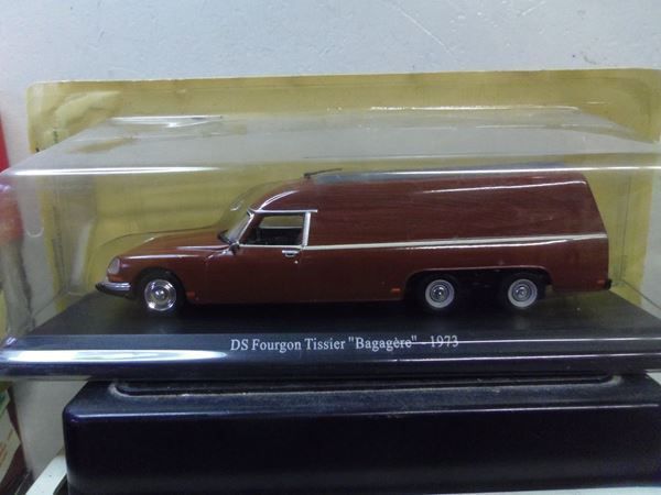 Modèle Réduit Citroën Avec Bagagère Universal Hobbies 1:43 - Manque Un Rétroviseur