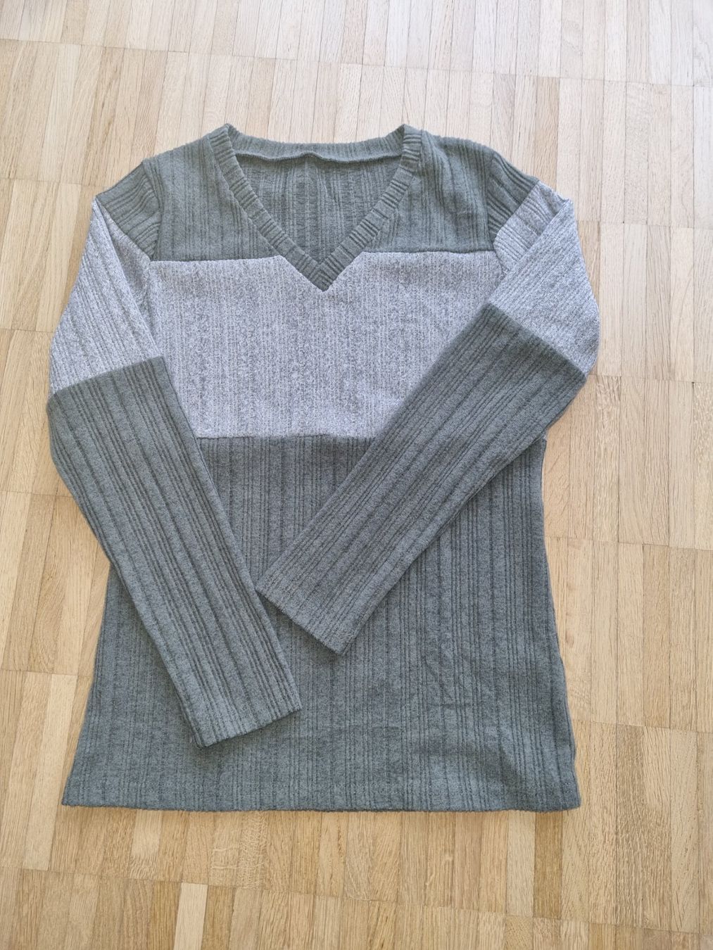 Maglioni & Felpe: V Ausschnitt Pullover Gr. 38/M – Nuovo (secondo la descrizione) da Zofingen venduto da Felpa
