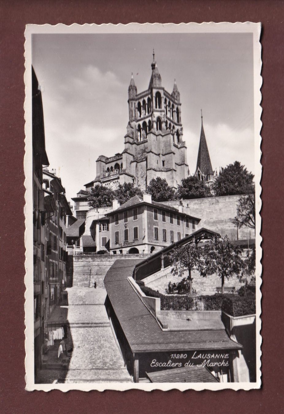 Cartoline postali: LAUSANNE - Escaliers du Marché – Usato da Pully venduto da nicecards