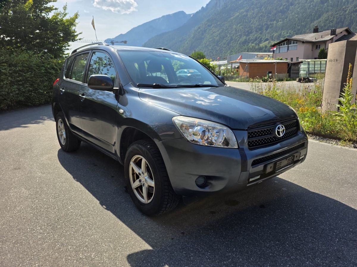 Toyota Automobili: Toyota Rav-4 4WD 2.0 Benzin – Usato da Domat Ems venduto da qen_7mfm 5