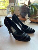Salvatore Ferragamo suede heels (38/38.5)