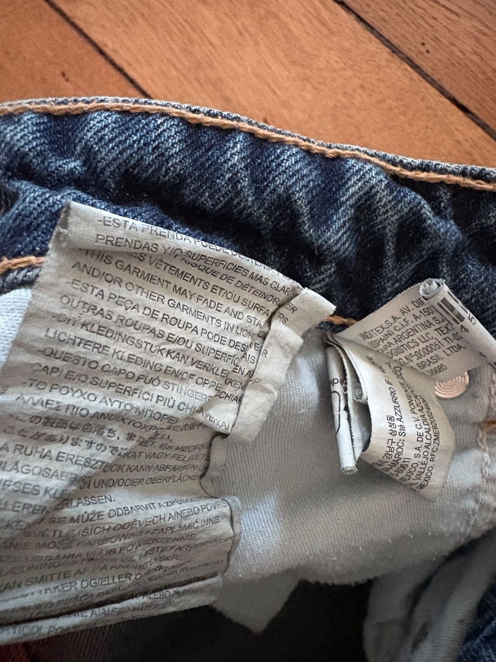Zara Jeans: ZARA Barrel Jeans Gr. 32 – Gebraucht aus Zürich von triangular 6