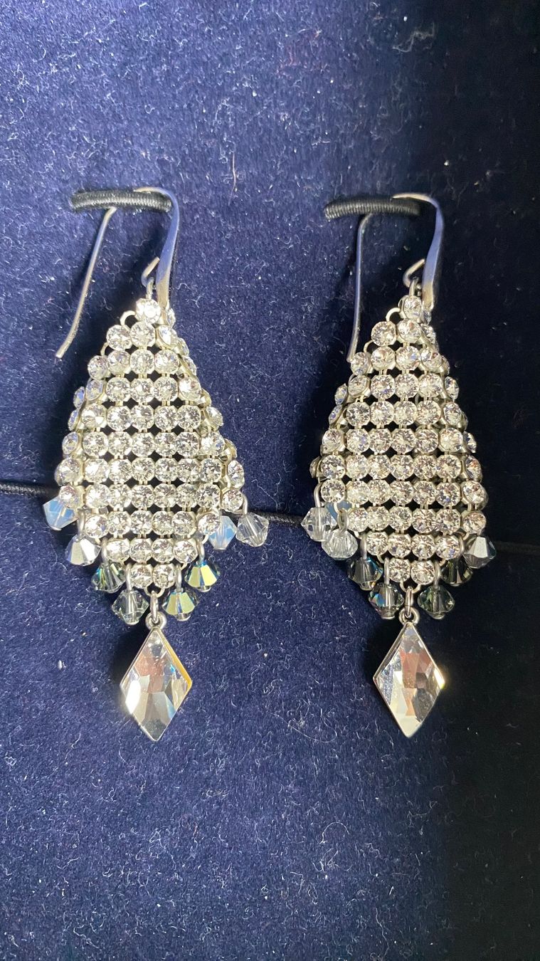 Swarovski Ohrringe & -stecker: Swarovski Ohrhänger silberfarben mit Steinen – Gebraucht aus Wohlen AG von Dorigos