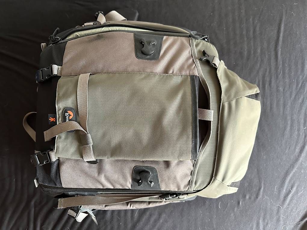 Lowepro Zaini: Hochwertiger multifunktioneller Fotorucksack – Usato da Gümligen venduto da DanielKneubuehl