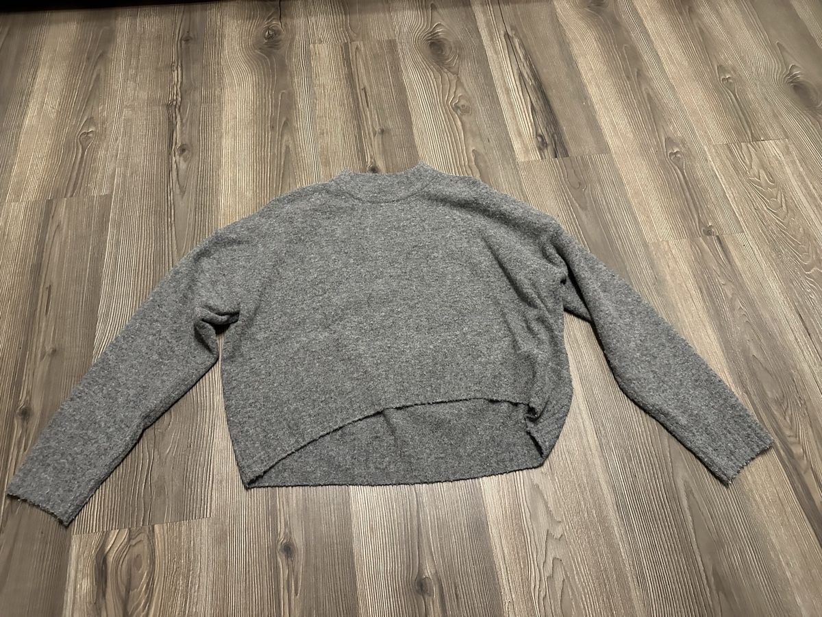 H&M Maglioni & Felpe: Damen Pullover H&M grau locker geschnitten Grösse S – Usato da Schaanwald venduto da ael248