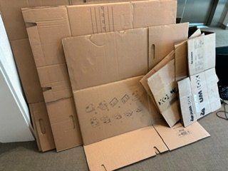 Lot de cartons de déménagement pliés, état occasion (Gebraucht) in ...