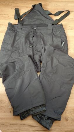 Skihose mit Trägern schwarz Grösse 52/54 guter Zustand