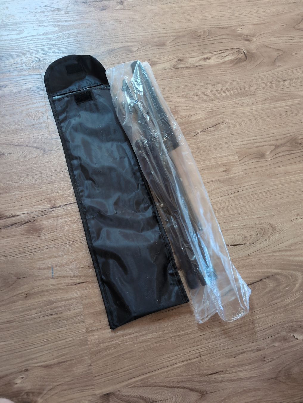 Supporti per strumenti musicali & leggii: Notenständer klappbar schwarz Neu – Nuovo (secondo la descrizione) da Rottenschwil venduto da honda4rt 1